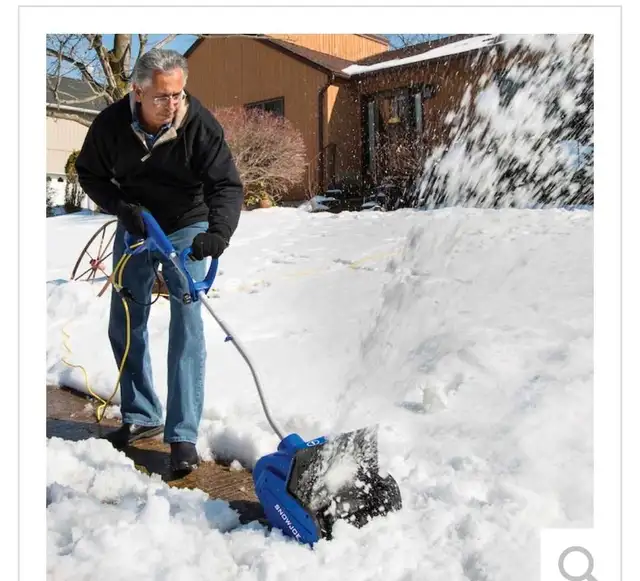 Snow Joe Electric Snow Shovel in Snowblowers in City of Toronto - Image 7