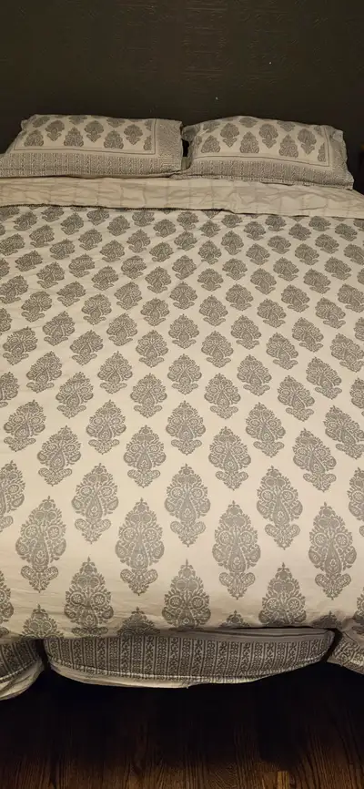 Reversible Queen Duvet Cover, View more