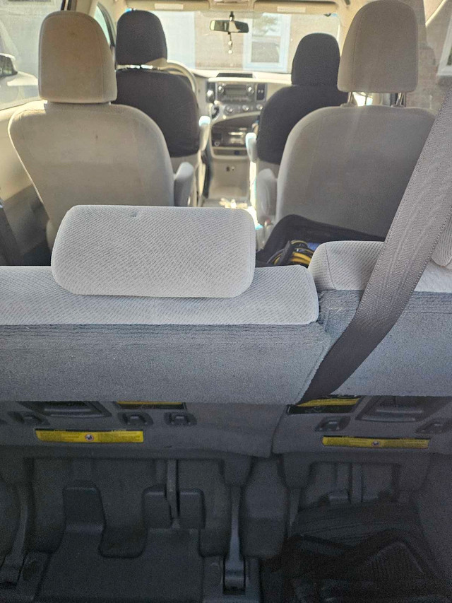 Used Silver 2011 Toyota Sienna  in Cars & Trucks in City of Toronto - Image 4