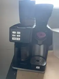 Coffee pot with single cup