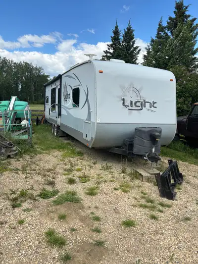 This is in great shape and well loved. I decided to buy a toy hauler instead. Pulls great. I install...
