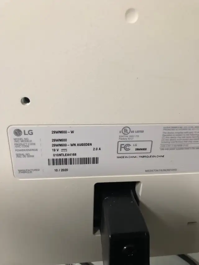 LG 28 inch monitor in Monitors in City of Montréal - Image 3