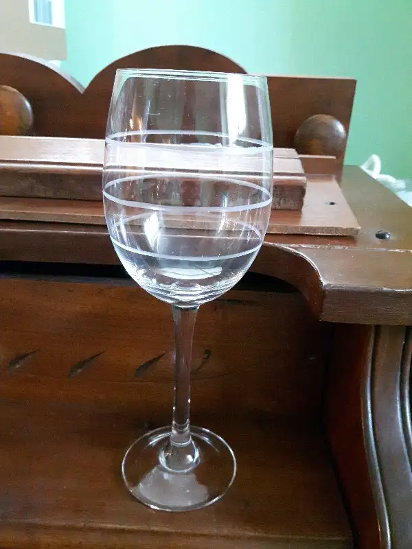 Five (5) Beautiful Wine Glasses62863260800897121