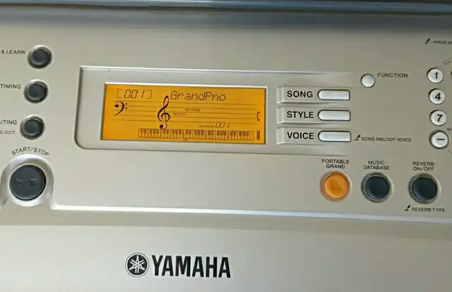 YAMAHA  psr-e313 61 keys +base/prend ech. audio 70s ou high end in Pianos & Keyboards in City of Montréal - Image 4