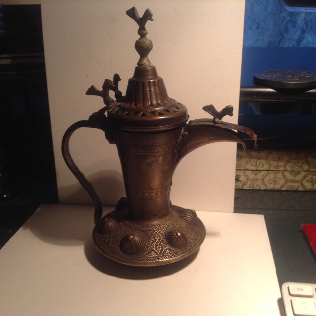 ANTIQUE ARABIC DALLAH COPPER COFFEE POT WITH BIRD DETAIL . in Arts & Collectibles in Vancouver - Image 2