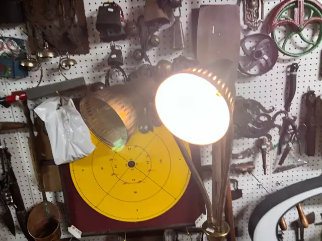 VINTAGE RETRO FLOOR LAMP with 2 BENDABLE LAMPS in Arts & Collectibles in Mississauga / Peel Region - Image 10