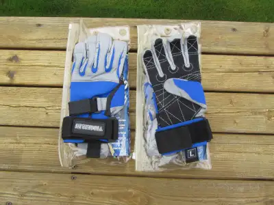 I am offering 6 pairs of brand new waterski gloves in the original packages. They are as follows: Ph...