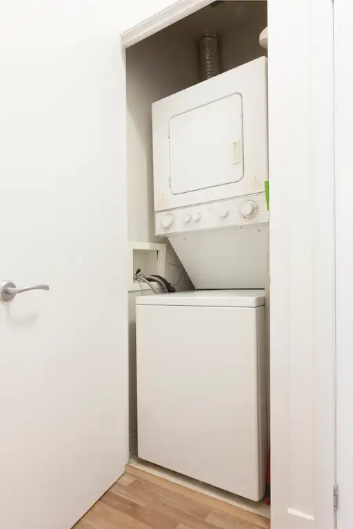 8 Colborne Street - 1 bd/1bth luxury property - Investor Dream!, photo 4 of 4