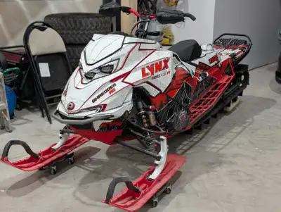 Lynx 2023 850- turbo 3900 pont 154" La crème des motoneiges pratiquement neuf 400 kilo usure. Sortie...