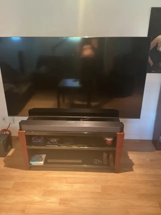 Samsung tv 4K qled. Presque neuf qn75  82 prix 900$ in TVs in Laval / North Shore - Image 2