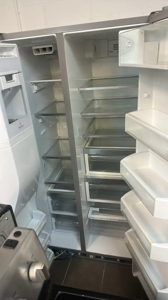 KitchenAid Refrigerator in Refrigerators in City of Montréal - Image 3