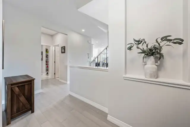 A Masterpiece of Modern Living in Sunset Ridge!62863324669570122