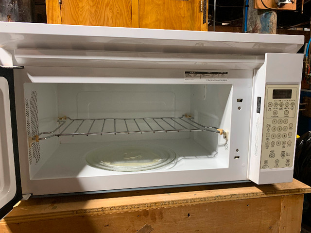 Whirlpool Under cabinet Microwave in Microwaves & Cookers in Saint John - Image 2