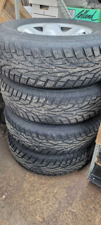 Pneus hiver 245/75 r16