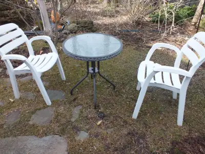 Ensemble table bistro +2 chaises, View more