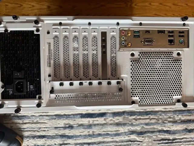 White Computer, White 32 " Curved Monitor in Desktop Computers in Edmonton - Image 6