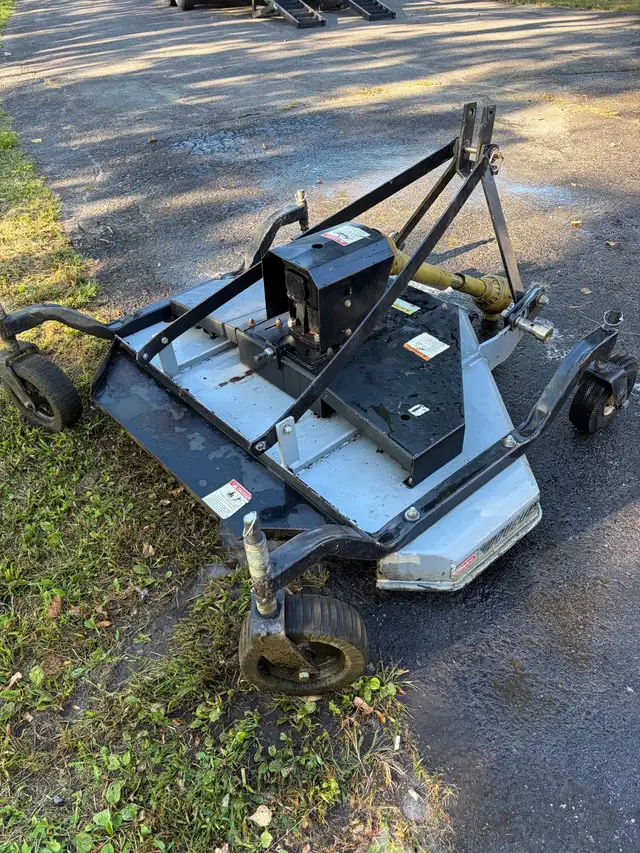 Walco Douglas 60” Finishing Mower in Lawnmowers & Leaf Blowers in Kingston - Image 2