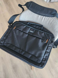 Like-new Amazon Basics laptop computer work bag