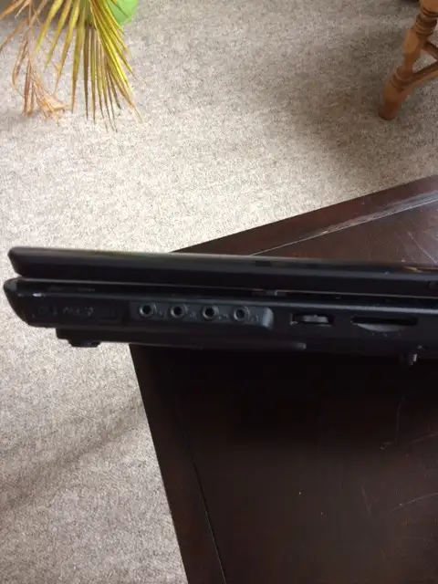 Toshiba Satellite P200-BW5 17" Laptop in Laptops in Belleville - Image 5