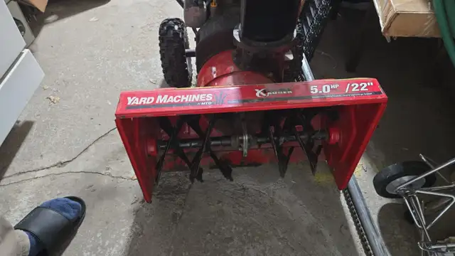 Souffleuse Yard Machines 5HP / 22" in Lawnmowers & Leaf Blowers in Laval / North Shore - Image 3