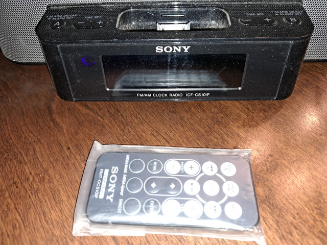 Sony Clock Radio With Docking (Info In Description) in General Electronics in Edmonton - Image 2
