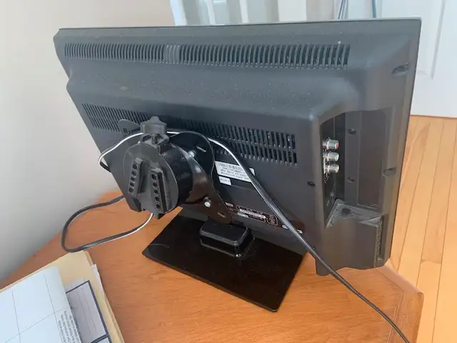 18" Dynex TV63694086803715121