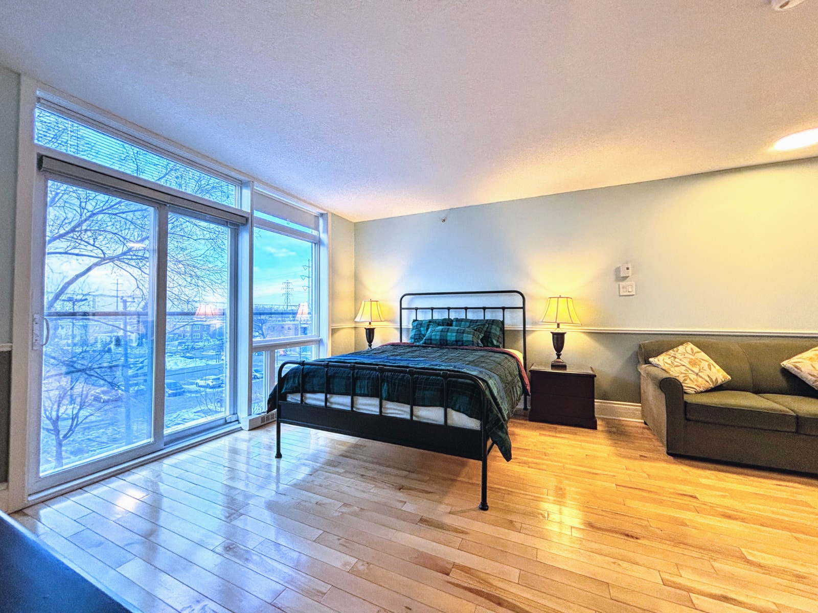 Modern Studio Condo! Furniture, Appliance, WiFi All Included! — photo 3