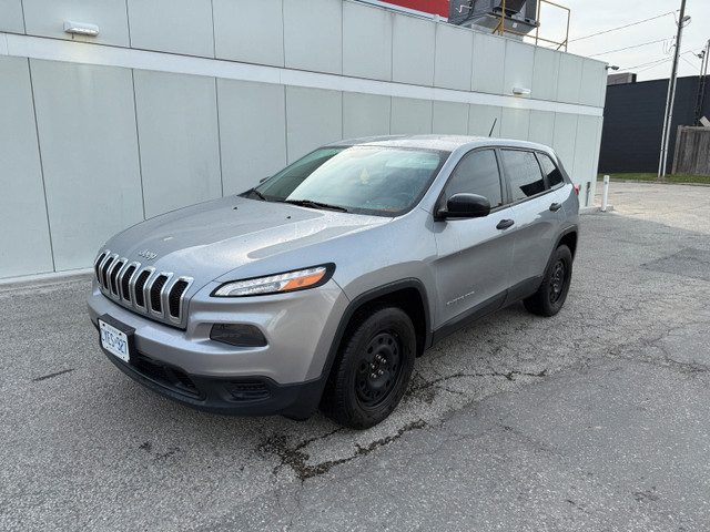 2014 jeep cherokee mint condition  in Cars & Trucks in Windsor Region - Image 3