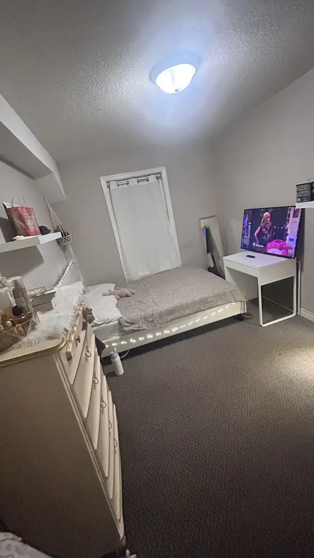 private room for rent  in Room Rentals & Roommates in Kitchener / Waterloo - Image 6