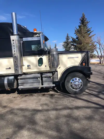 2016 western star 4900. 15.8 litre Detroit engine 600 hp deleted. 1.2 mill km. Engine rebuilt @ 950,...