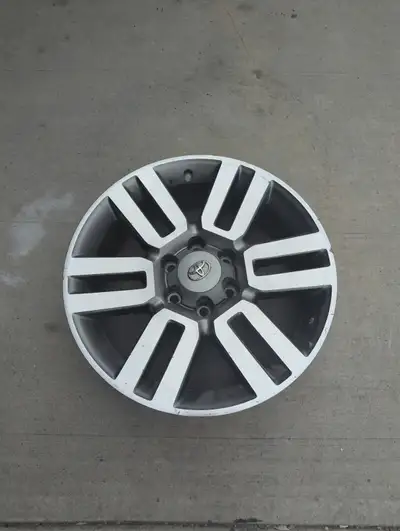 Set of 4 original Toyota 4Runner 20" rims (OEM, not aftermarket). 6x139.7 bolt pattern Good conditio...