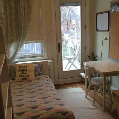 HOMESTAY Yonge Lawrence