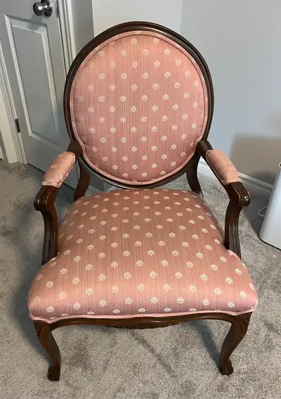 Antique Chair / Chaise antique, View more