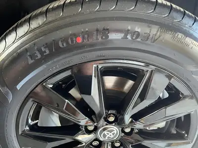 4 pneus 2026 presque neuf (seulement 1200 km) était sur un RAV4 hybride Raison : change pour des 4 s...