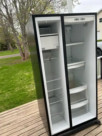 Free appliances for pickup. Not working, perfect for scrap metal collectors!