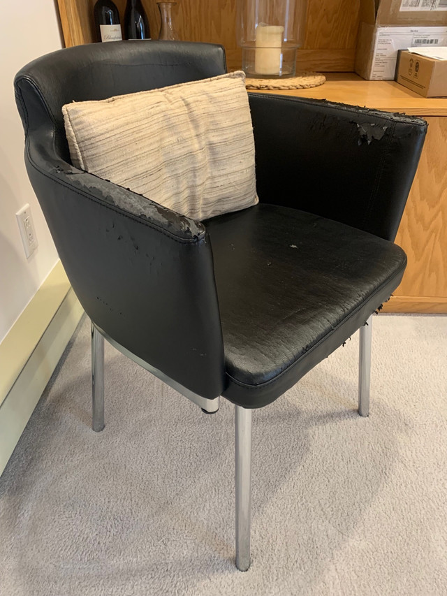 Swivle Black Arm Chair with Chrome base - MCM design dans Chaises, Fauteuils inclinables  à Longueuil/Rive Sud - Image 2