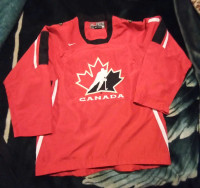 Boys jersey Nike 2002 Team Canada size  L /XL 