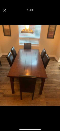Dining room table, chairs, hutch and mirror