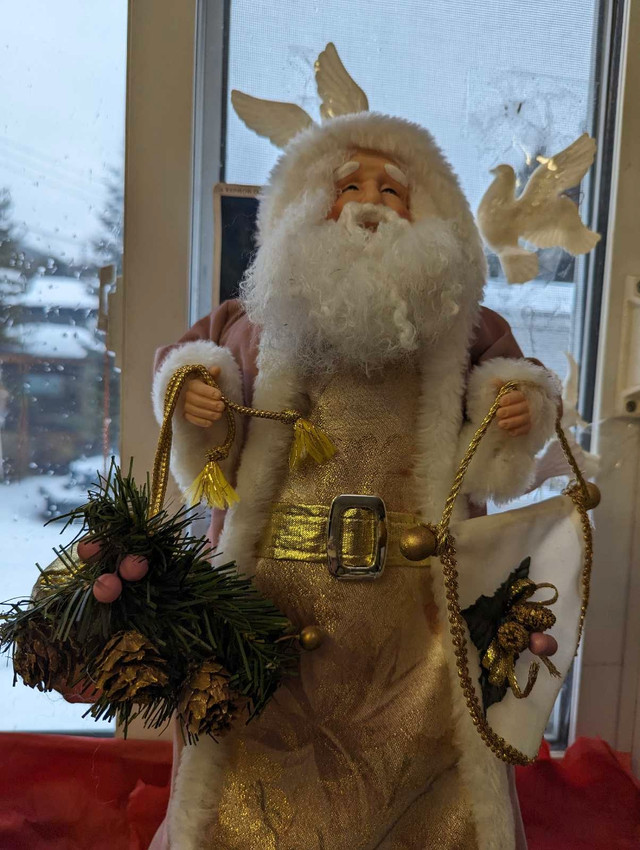 Like new 18-in rose colored Santa in Holiday, Event & Seasonal in Cranbrook