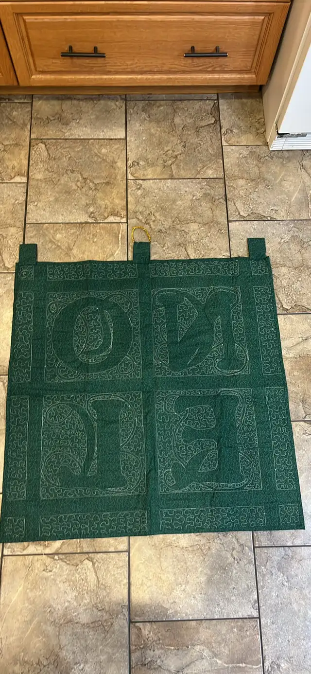 Homemade Christmas Quilted wall hanging in Home Décor & Accents in Red Deer - Image 3