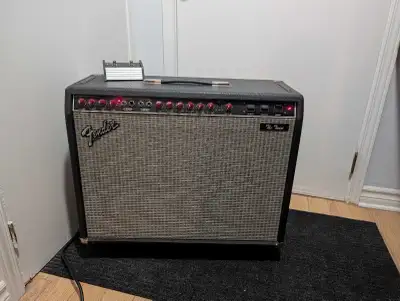 Fender The Twin 2x12 Red Knobs, View more