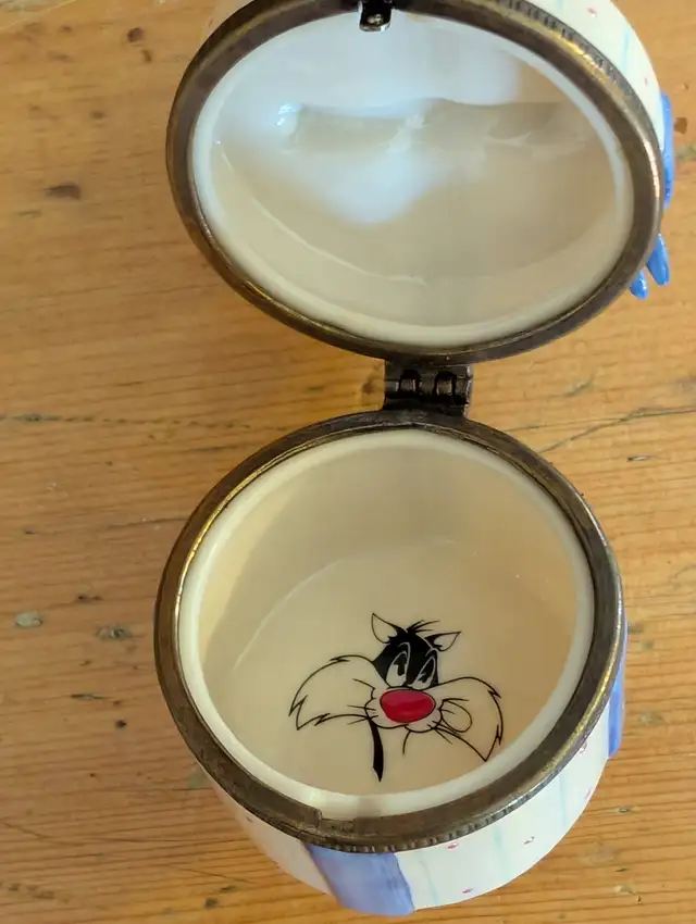 Looney Tunes TWEETY Trinket Box & Pewter bell($25 total) in Arts & Collectibles in London - Image 6