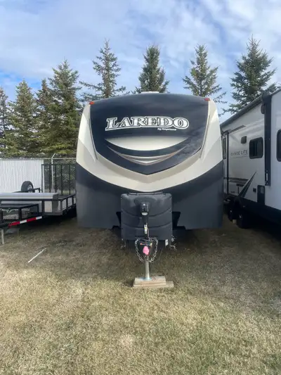 Trailer for couples or small family (sleeps 4) -26 Foot - Queen bed, full size shower, outdoor kitch...