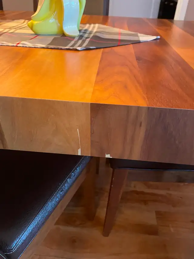 Ensemble de table et chaises in Dining Tables & Sets in Longueuil / South Shore - Image 4
