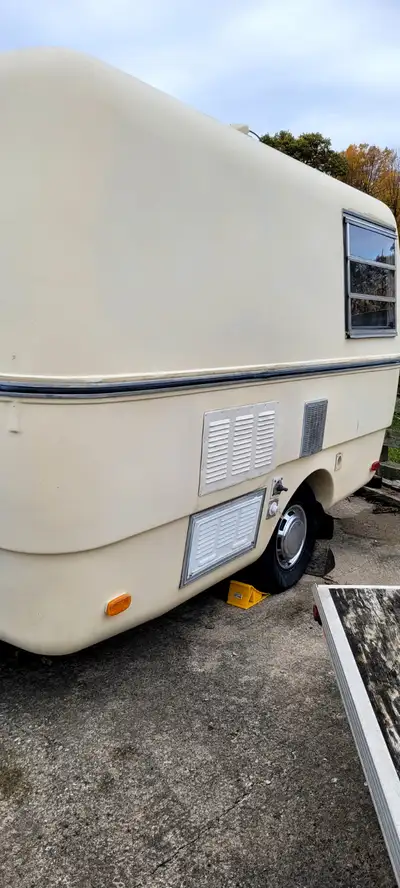Beautiful Vintage TRILLIUM 1300 Trailer in mostly original condition. Easy to tow with a car. Origin...