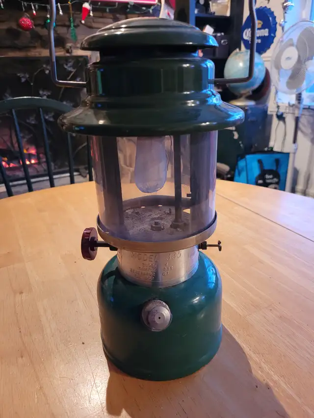 LANTERNE CLASSIQUE À NAPHTE / COLEMAN / 1971'S in Arts & Collectibles in Laurentides - Image 2