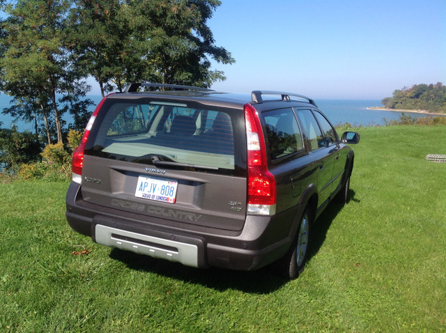 Volvo xc70 AWD Wagon in Cars & Trucks in Grand Bend - Image 3