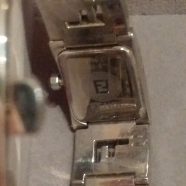 Authentic FENDI Watch Montre Fendi Excellent Condition dans Bijoux et montres  à Ville de Montréal - Image 4