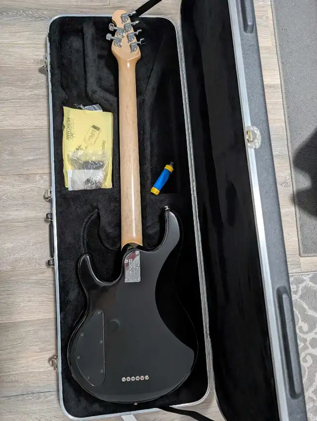 Music Man Silhouette Bass VI / Baritone62863276433666121