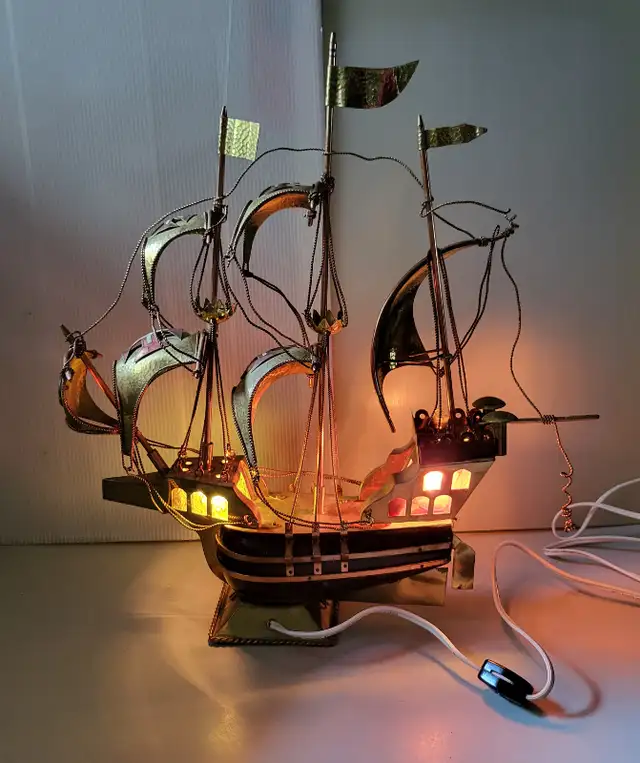 Vintage Brass/ Wood/Copper Three Mast British Galleon Ship Lamp in Arts & Collectibles in Oshawa / Durham Region - Image 3